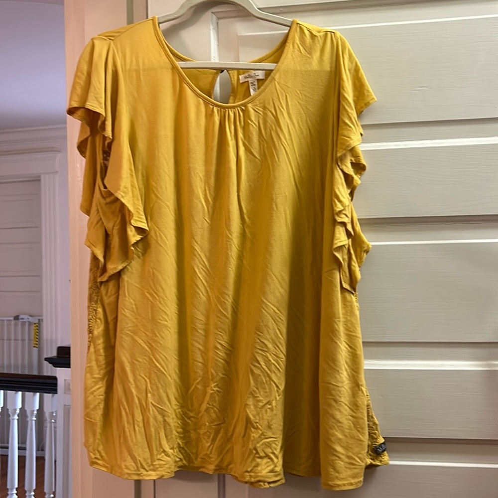 Matilda Jane Women’s XL EUC. Marigold top with back lace.